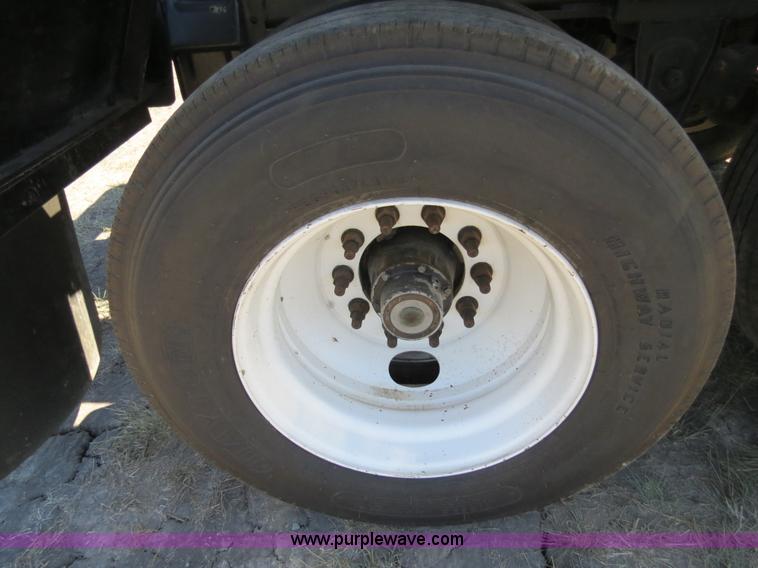 image for item B2478 2007 G&H 1700L 24' roll-off pup trailer