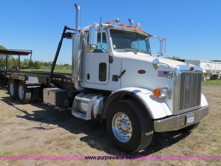 image for item B2479 2007 Peterbilt 357 roll-off semi truck
