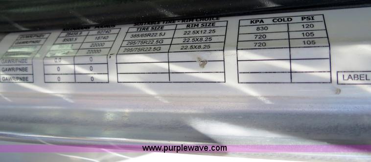 image for item B2479 2007 Peterbilt 357 roll-off semi truck