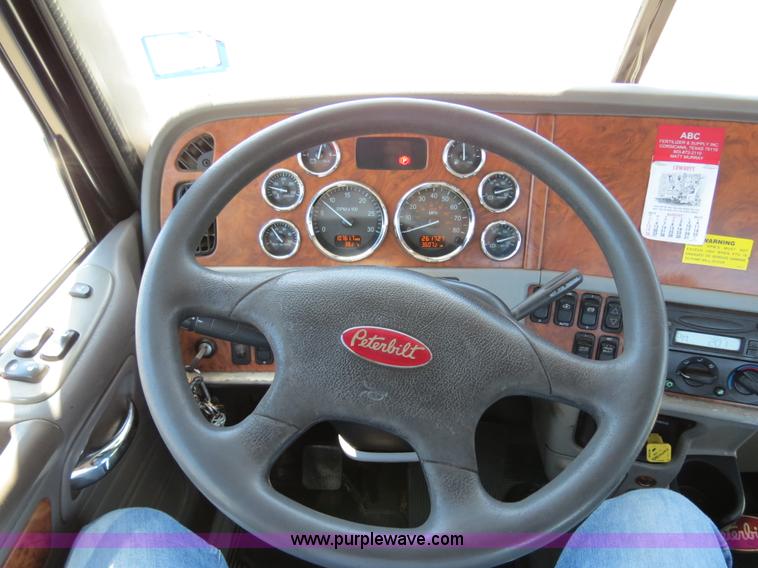 image for item B2479 2007 Peterbilt 357 roll-off semi truck