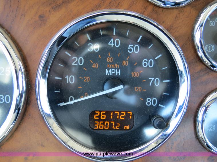 image for item B2479 2007 Peterbilt 357 roll-off semi truck