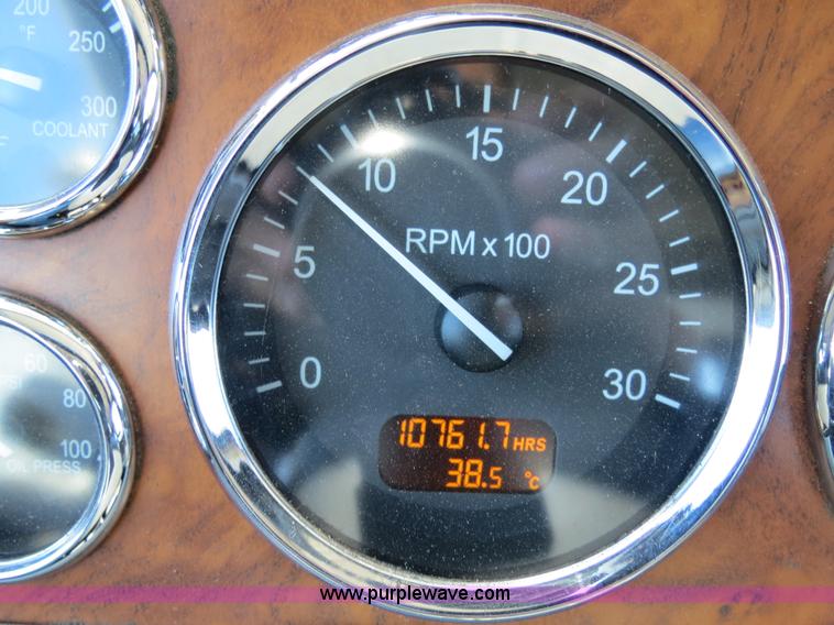 image for item B2479 2007 Peterbilt 357 roll-off semi truck