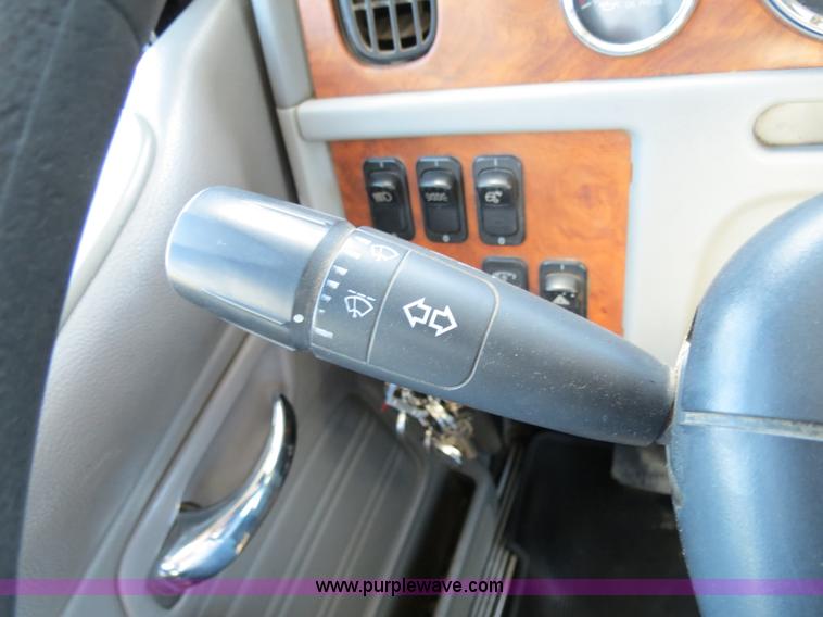 image for item B2479 2007 Peterbilt 357 roll-off semi truck