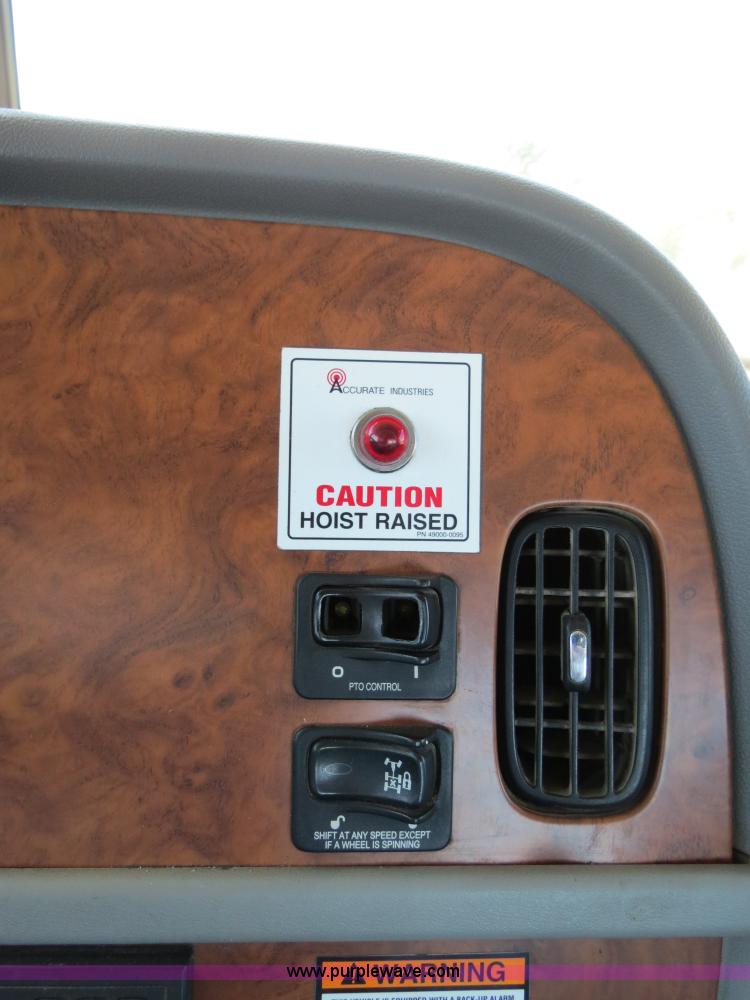 image for item B2479 2007 Peterbilt 357 roll-off semi truck