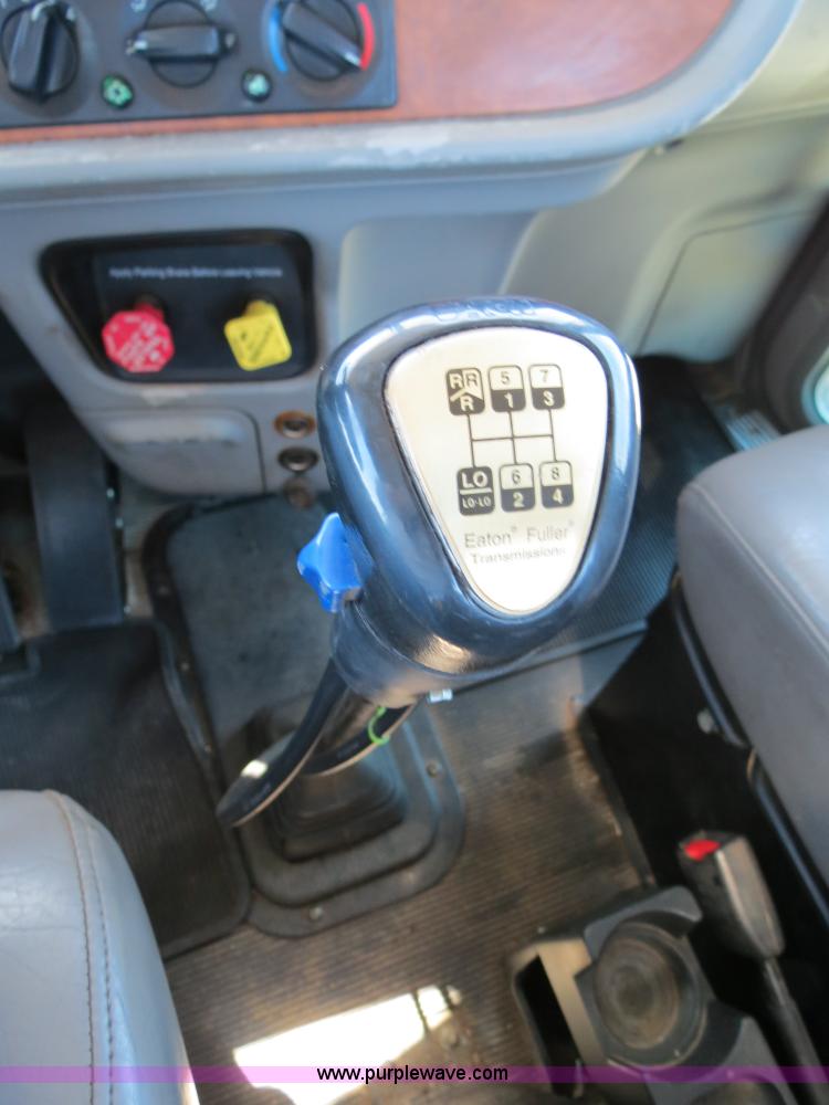 image for item B2479 2007 Peterbilt 357 roll-off semi truck