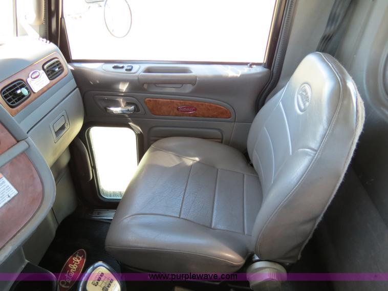 image for item B2479 2007 Peterbilt 357 roll-off semi truck