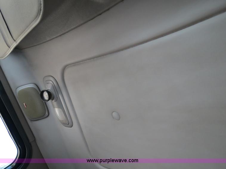 image for item B2479 2007 Peterbilt 357 roll-off semi truck