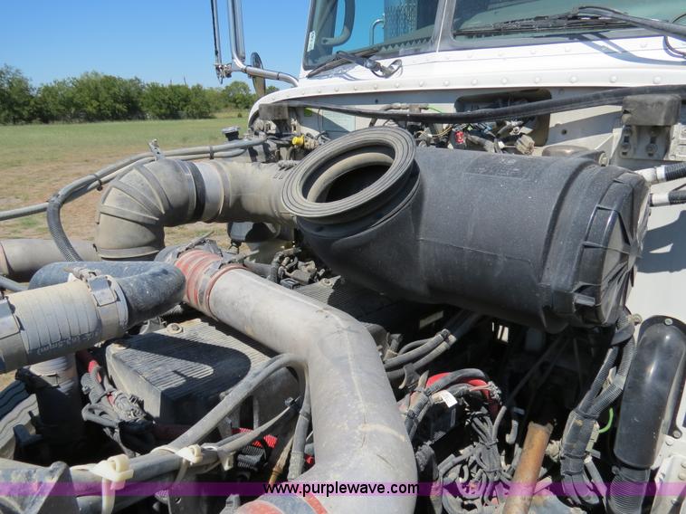 image for item B2479 2007 Peterbilt 357 roll-off semi truck
