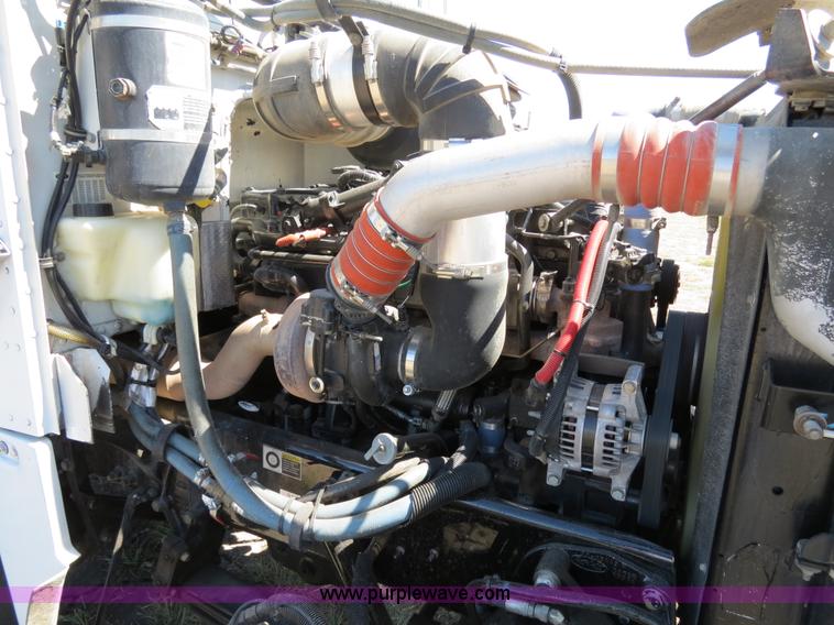 image for item B2479 2007 Peterbilt 357 roll-off semi truck