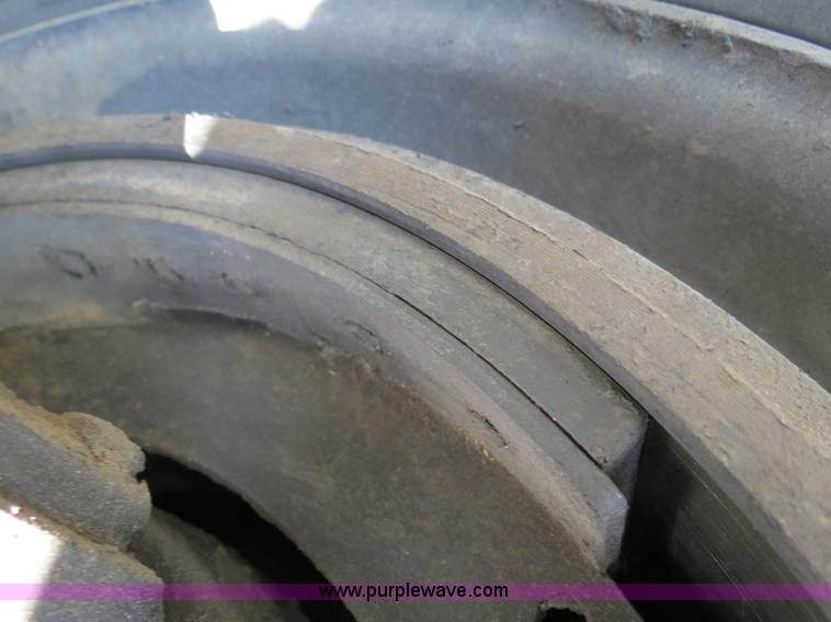 image for item B2479 2007 Peterbilt 357 roll-off semi truck