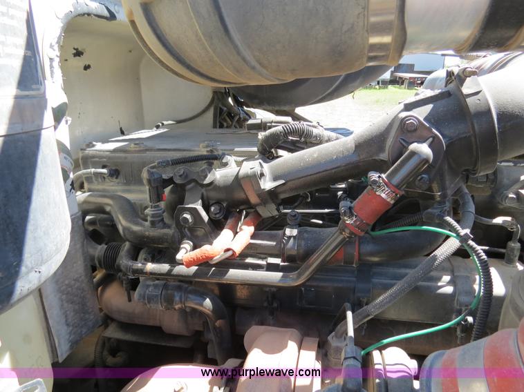 image for item B2479 2007 Peterbilt 357 roll-off semi truck