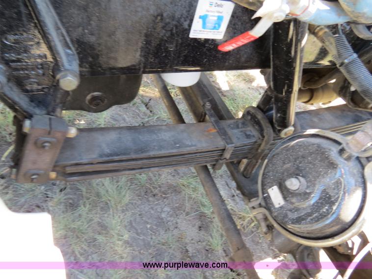 image for item B2479 2007 Peterbilt 357 roll-off semi truck