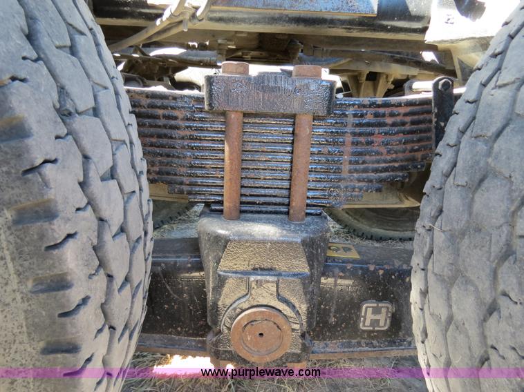 image for item B2479 2007 Peterbilt 357 roll-off semi truck