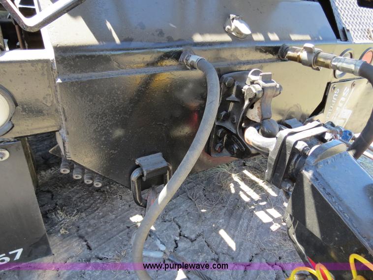 image for item B2479 2007 Peterbilt 357 roll-off semi truck