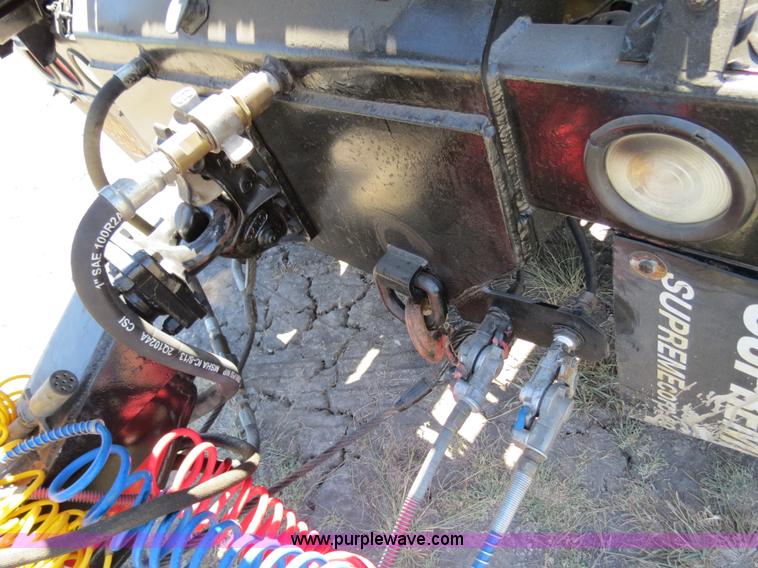 image for item B2479 2007 Peterbilt 357 roll-off semi truck