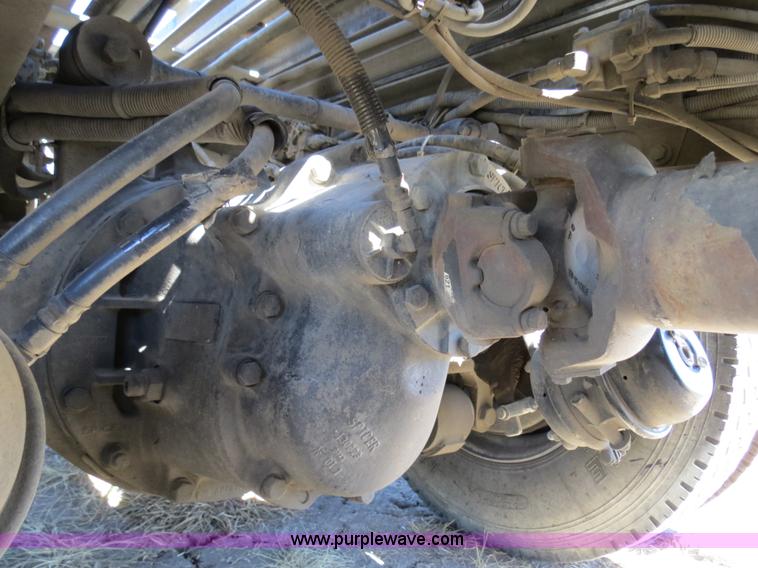 image for item B2479 2007 Peterbilt 357 roll-off semi truck