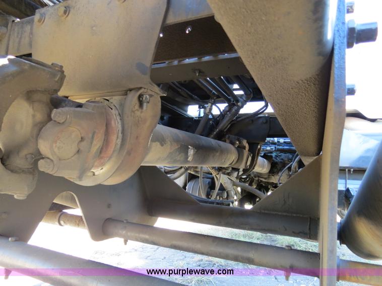 image for item B2479 2007 Peterbilt 357 roll-off semi truck