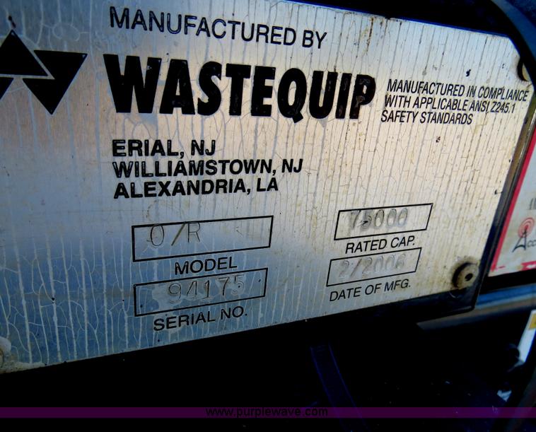 image for item B2479 2007 Peterbilt 357 roll-off semi truck