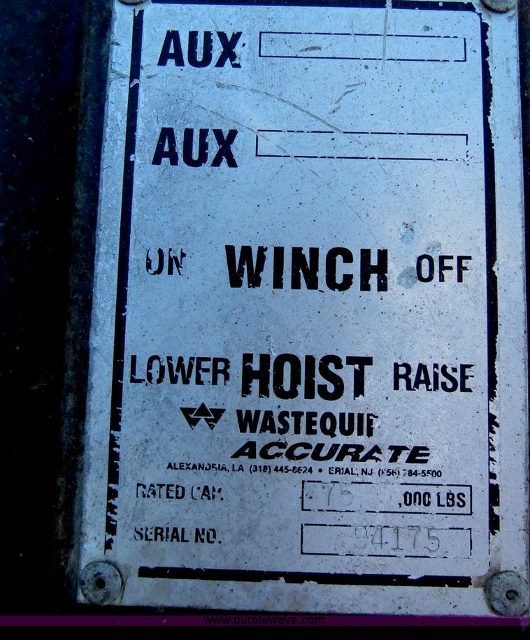 image for item B2479 2007 Peterbilt 357 roll-off semi truck