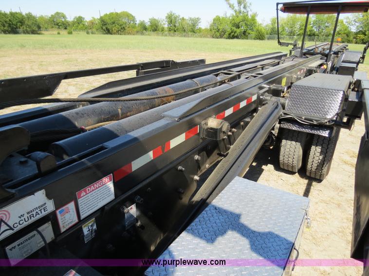 image for item B2479 2007 Peterbilt 357 roll-off semi truck