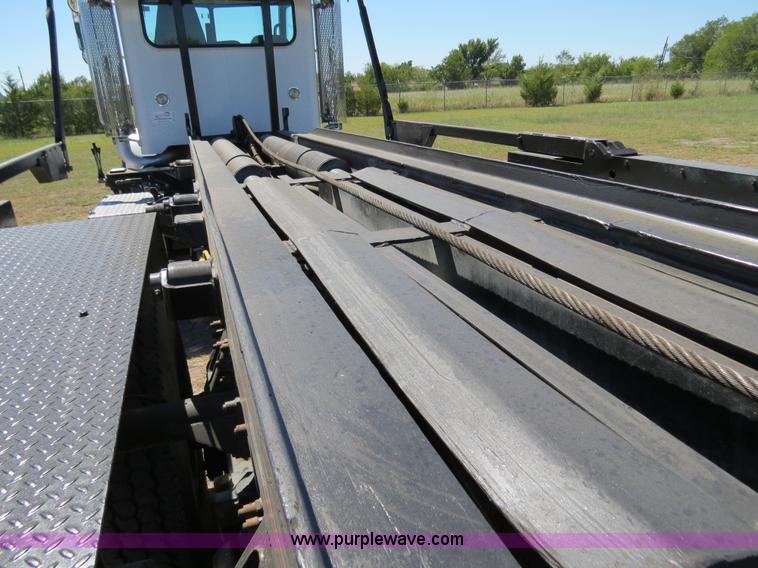 image for item B2479 2007 Peterbilt 357 roll-off semi truck