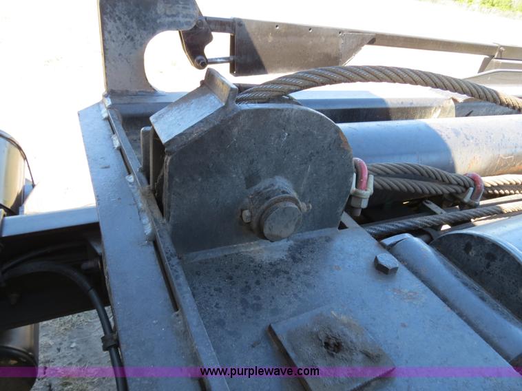 image for item B2479 2007 Peterbilt 357 roll-off semi truck