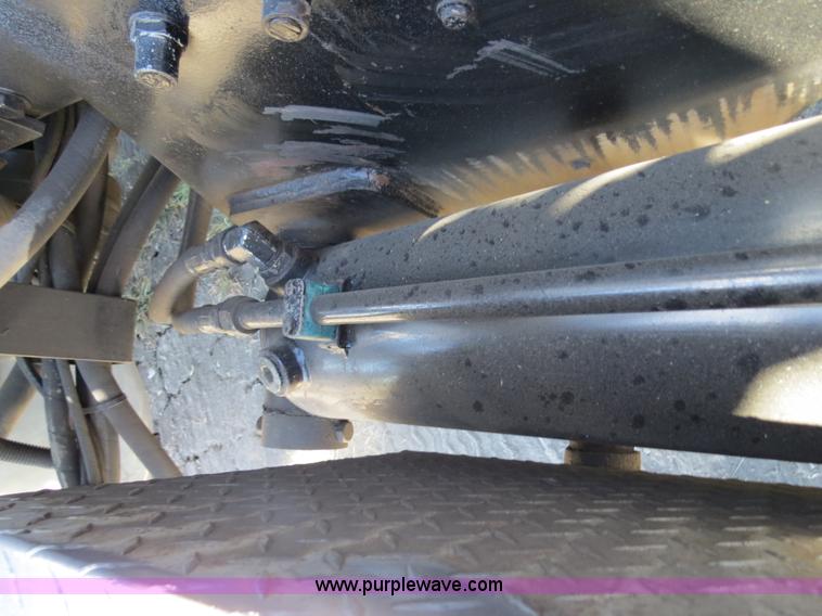 image for item B2479 2007 Peterbilt 357 roll-off semi truck