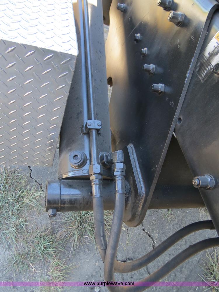 image for item B2479 2007 Peterbilt 357 roll-off semi truck