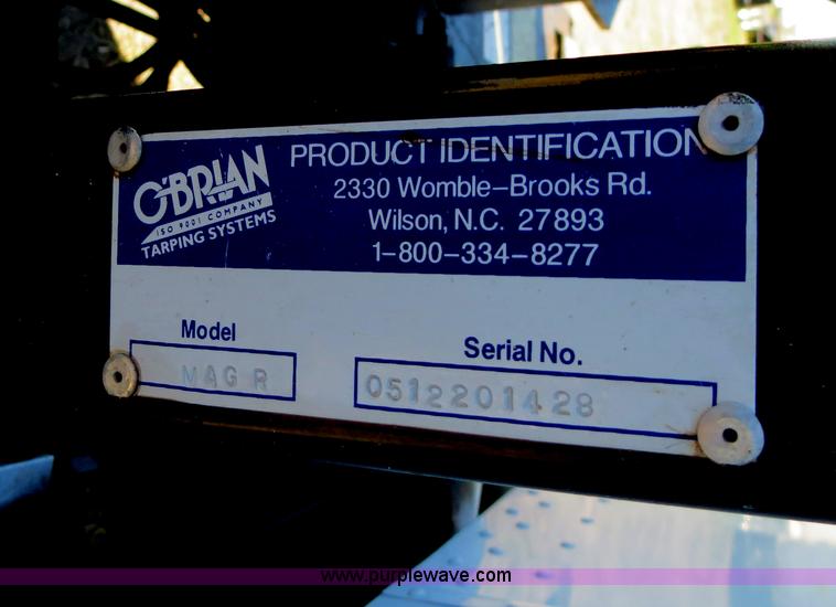 image for item B2479 2007 Peterbilt 357 roll-off semi truck