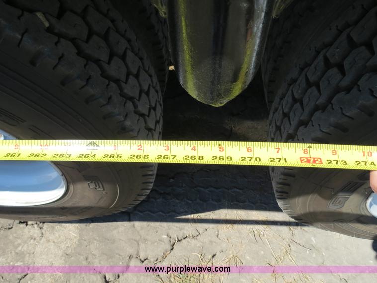 image for item B2479 2007 Peterbilt 357 roll-off semi truck