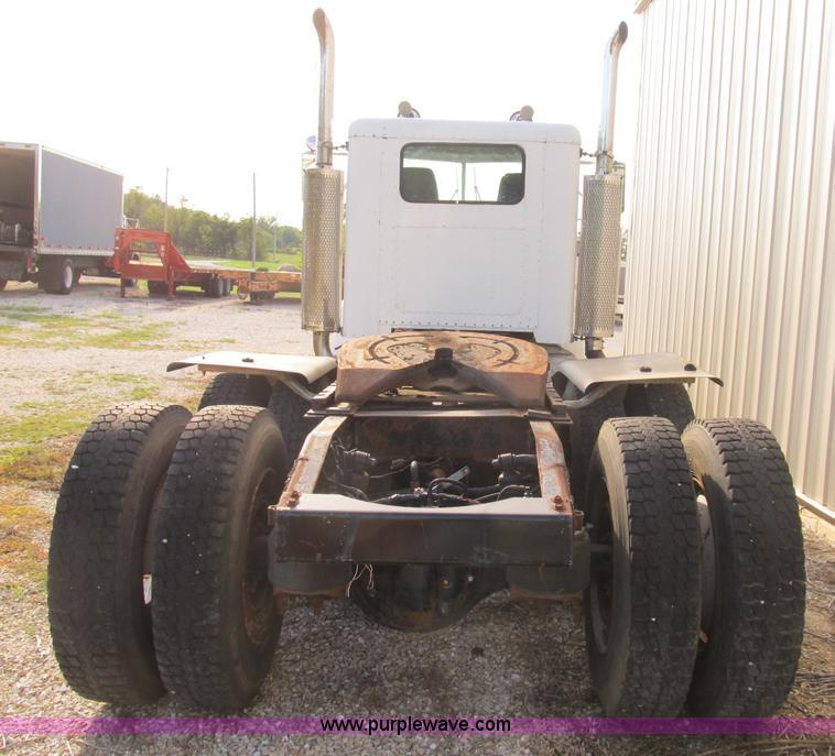 image for item B2860 1979 Peterbilt 359 semi truck