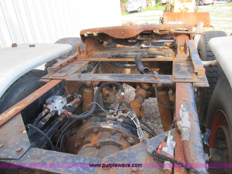 image for item B2860 1979 Peterbilt 359 semi truck