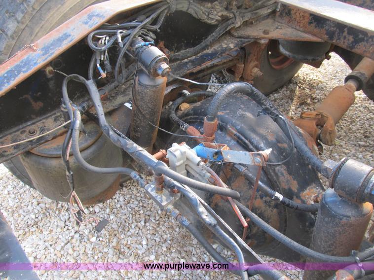 image for item B2860 1979 Peterbilt 359 semi truck