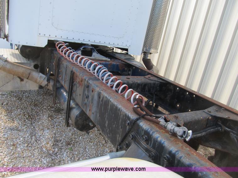 image for item B2860 1979 Peterbilt 359 semi truck