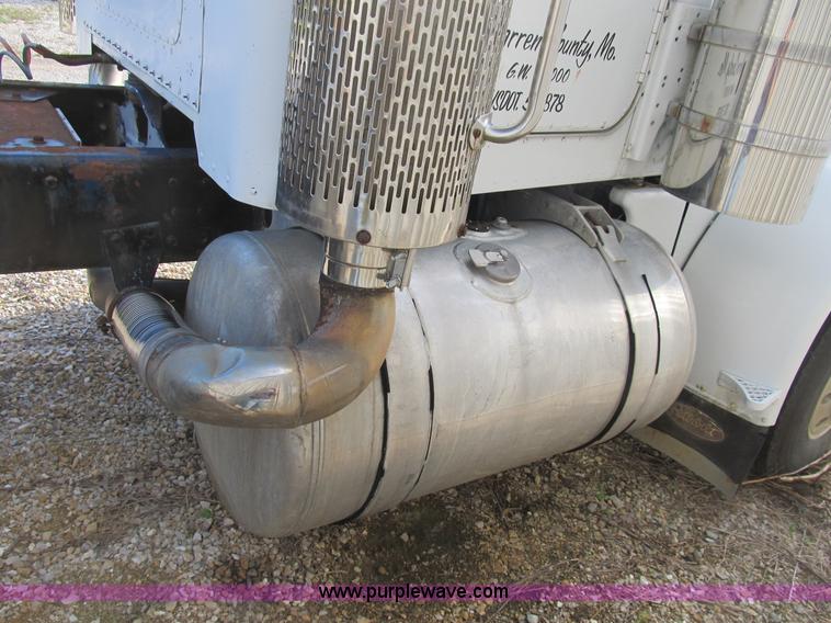 image for item B2860 1979 Peterbilt 359 semi truck