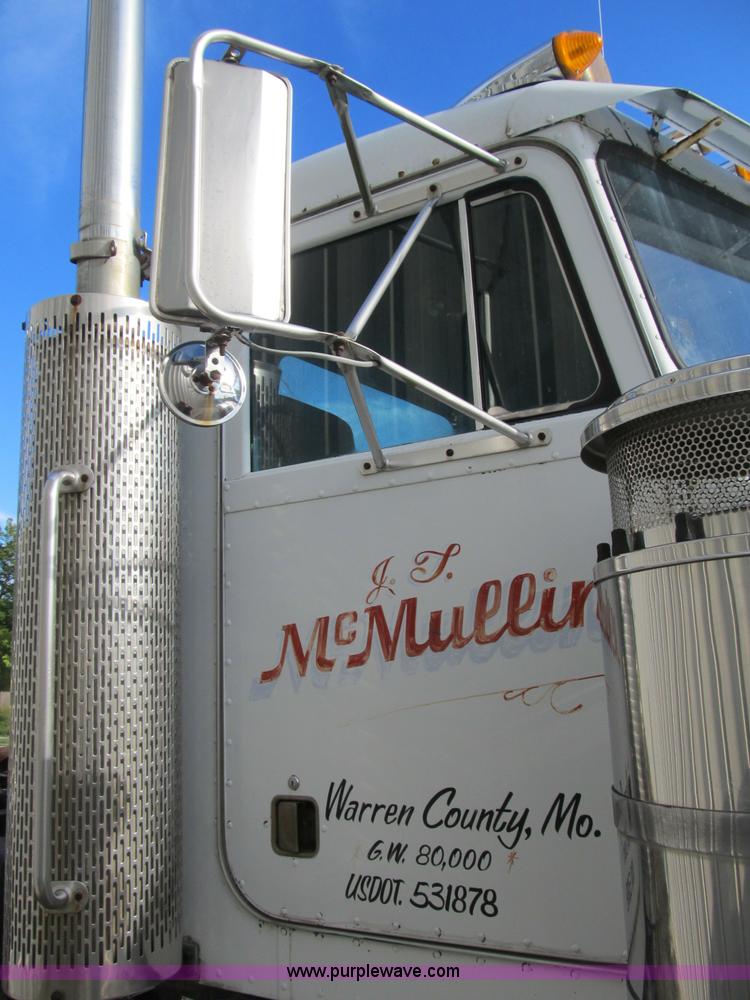 image for item B2860 1979 Peterbilt 359 semi truck