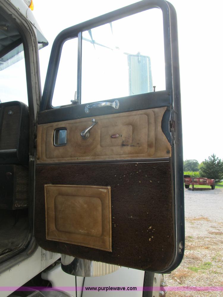 image for item B2860 1979 Peterbilt 359 semi truck