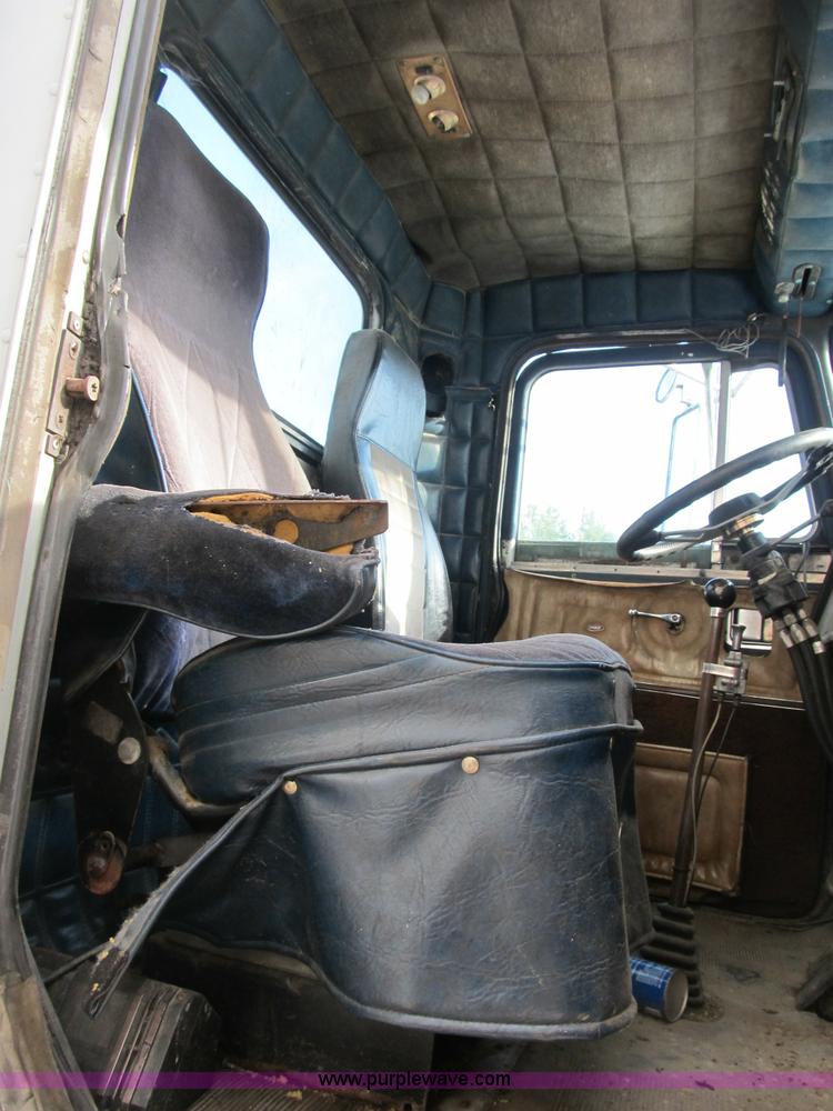 image for item B2860 1979 Peterbilt 359 semi truck