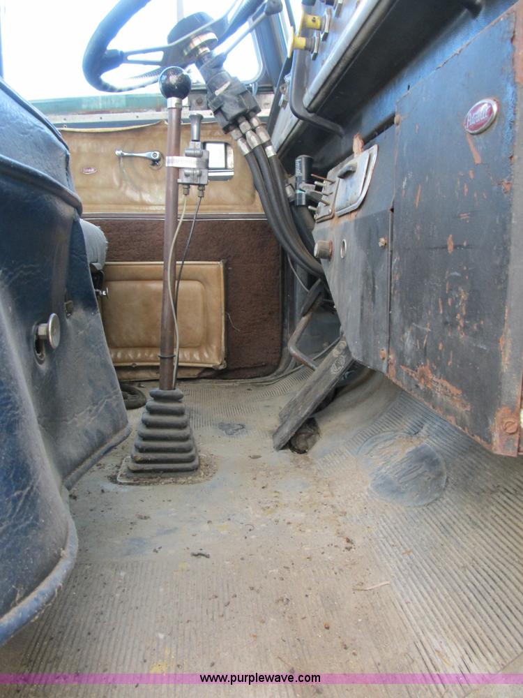 image for item B2860 1979 Peterbilt 359 semi truck