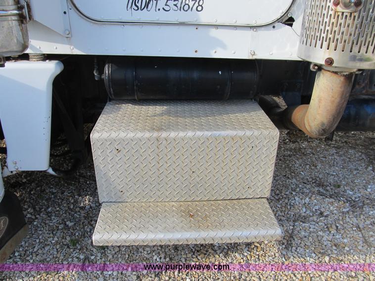 image for item B2860 1979 Peterbilt 359 semi truck