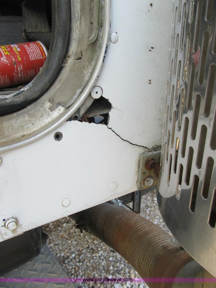 image for item B2860 1979 Peterbilt 359 semi truck