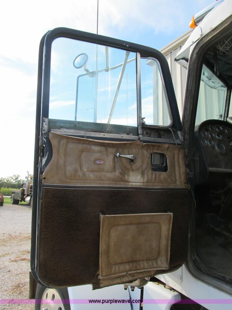 image for item B2860 1979 Peterbilt 359 semi truck