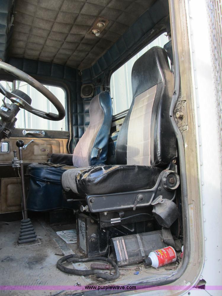 image for item B2860 1979 Peterbilt 359 semi truck