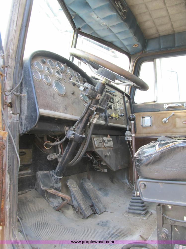 image for item B2860 1979 Peterbilt 359 semi truck