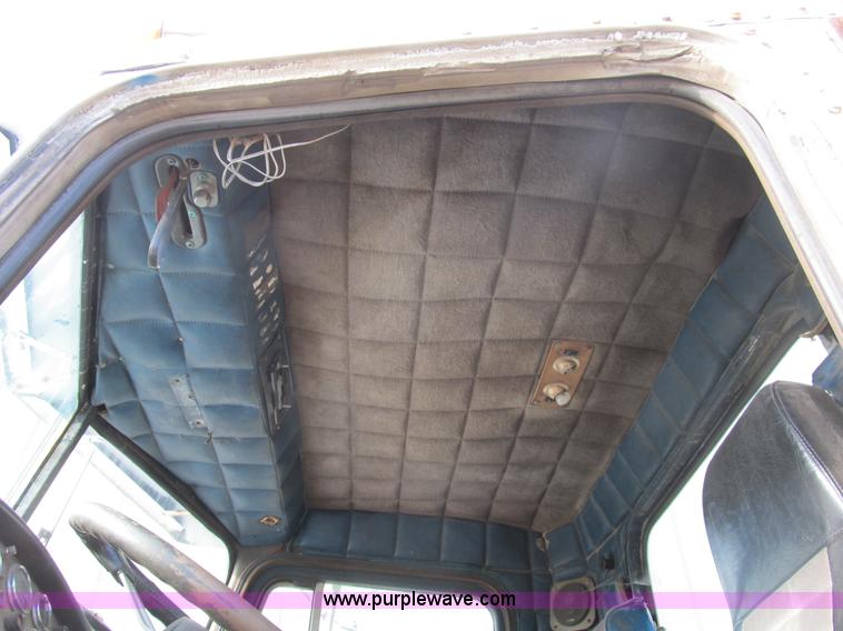 image for item B2860 1979 Peterbilt 359 semi truck