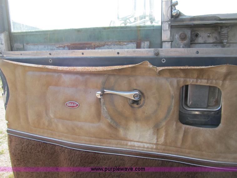 image for item B2860 1979 Peterbilt 359 semi truck