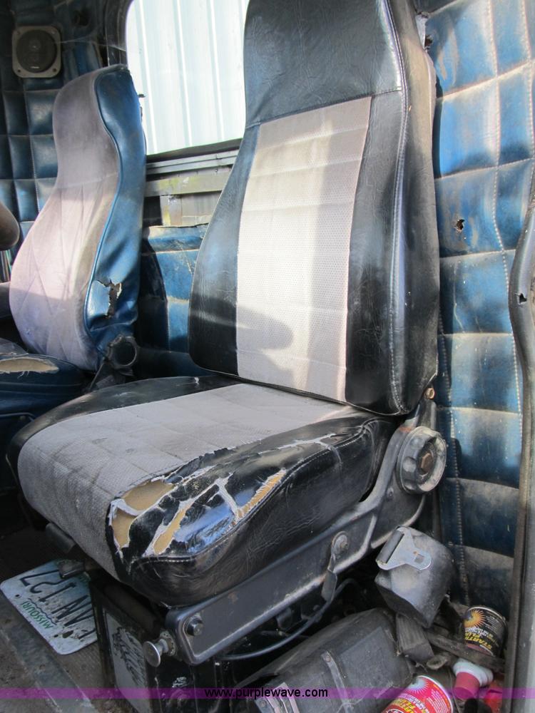 image for item B2860 1979 Peterbilt 359 semi truck