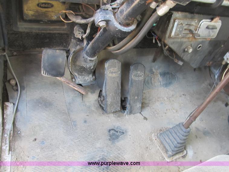 image for item B2860 1979 Peterbilt 359 semi truck