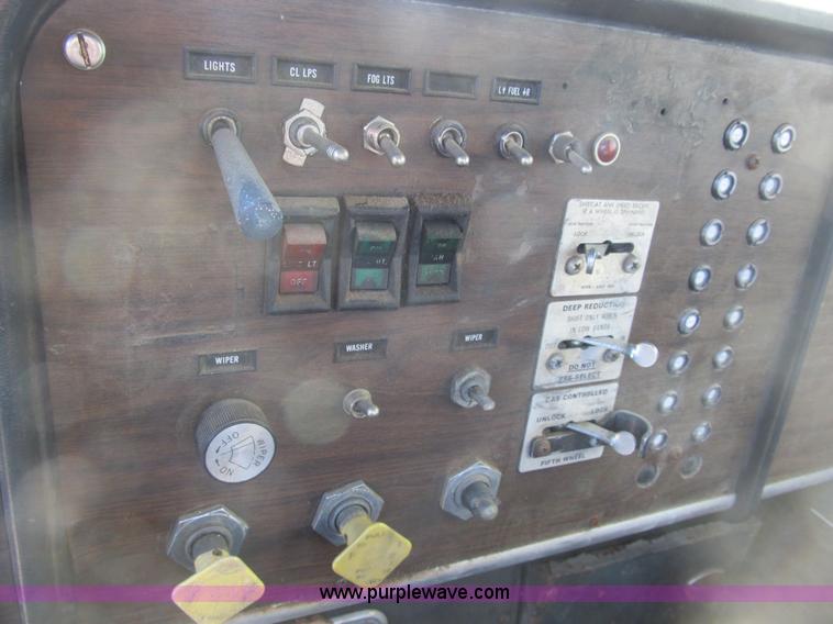 image for item B2860 1979 Peterbilt 359 semi truck