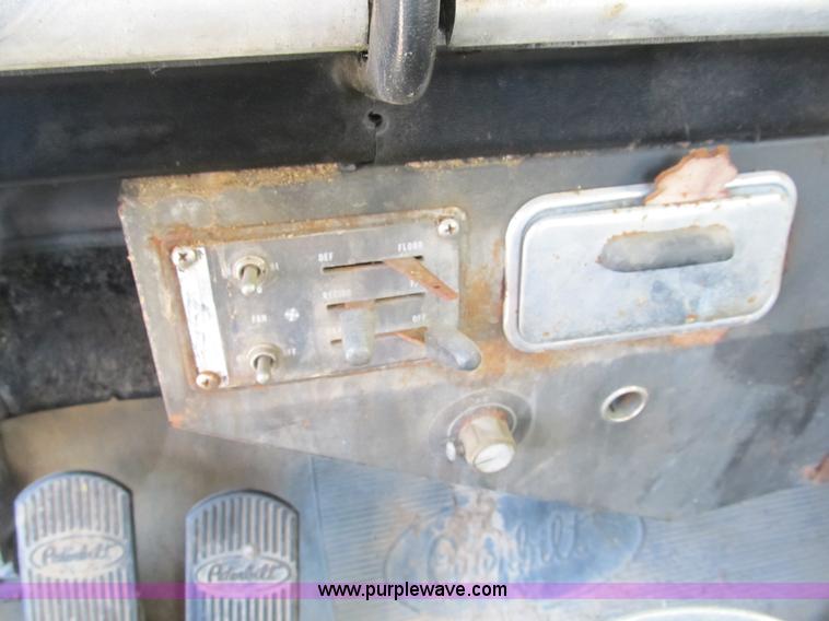 image for item B2860 1979 Peterbilt 359 semi truck